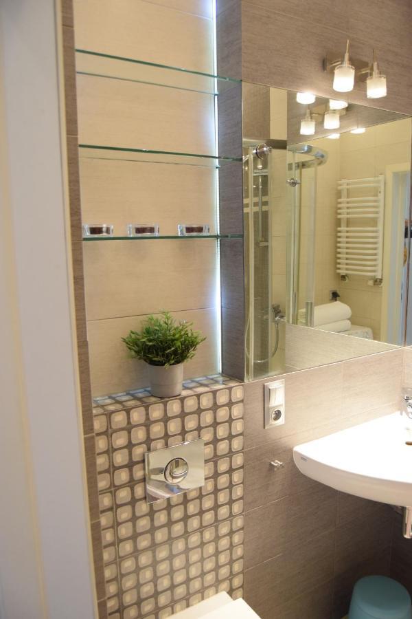 Be My Guest - Krucza Elegant Apartment - Rondo De Gaulle'A Center Of Warsaw Metro Wi-Fi Breakfast Eksteriør billede