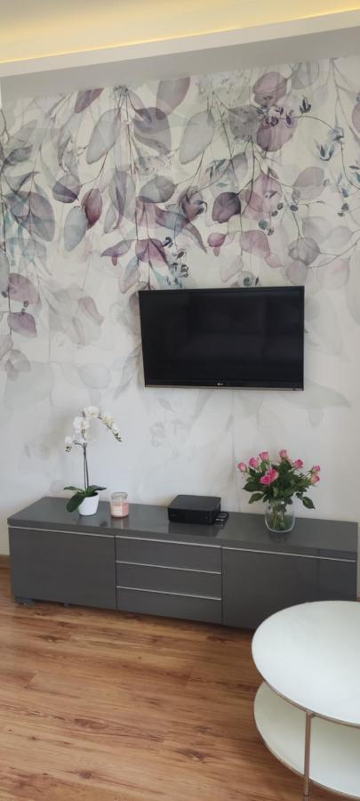 Be My Guest - Krucza Elegant Apartment - Rondo De Gaulle'A Center Of Warsaw Metro Wi-Fi Breakfast Eksteriør billede
