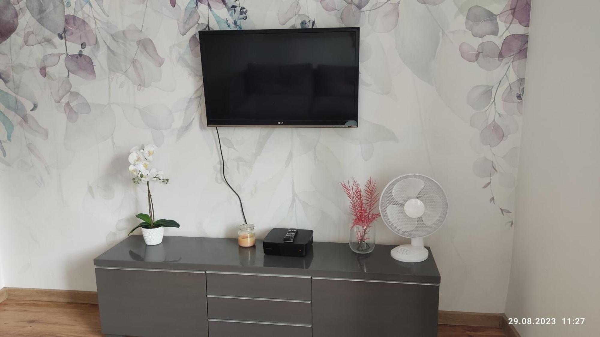 Be My Guest - Krucza Elegant Apartment - Rondo De Gaulle'A Center Of Warsaw Metro Wi-Fi Breakfast Eksteriør billede
